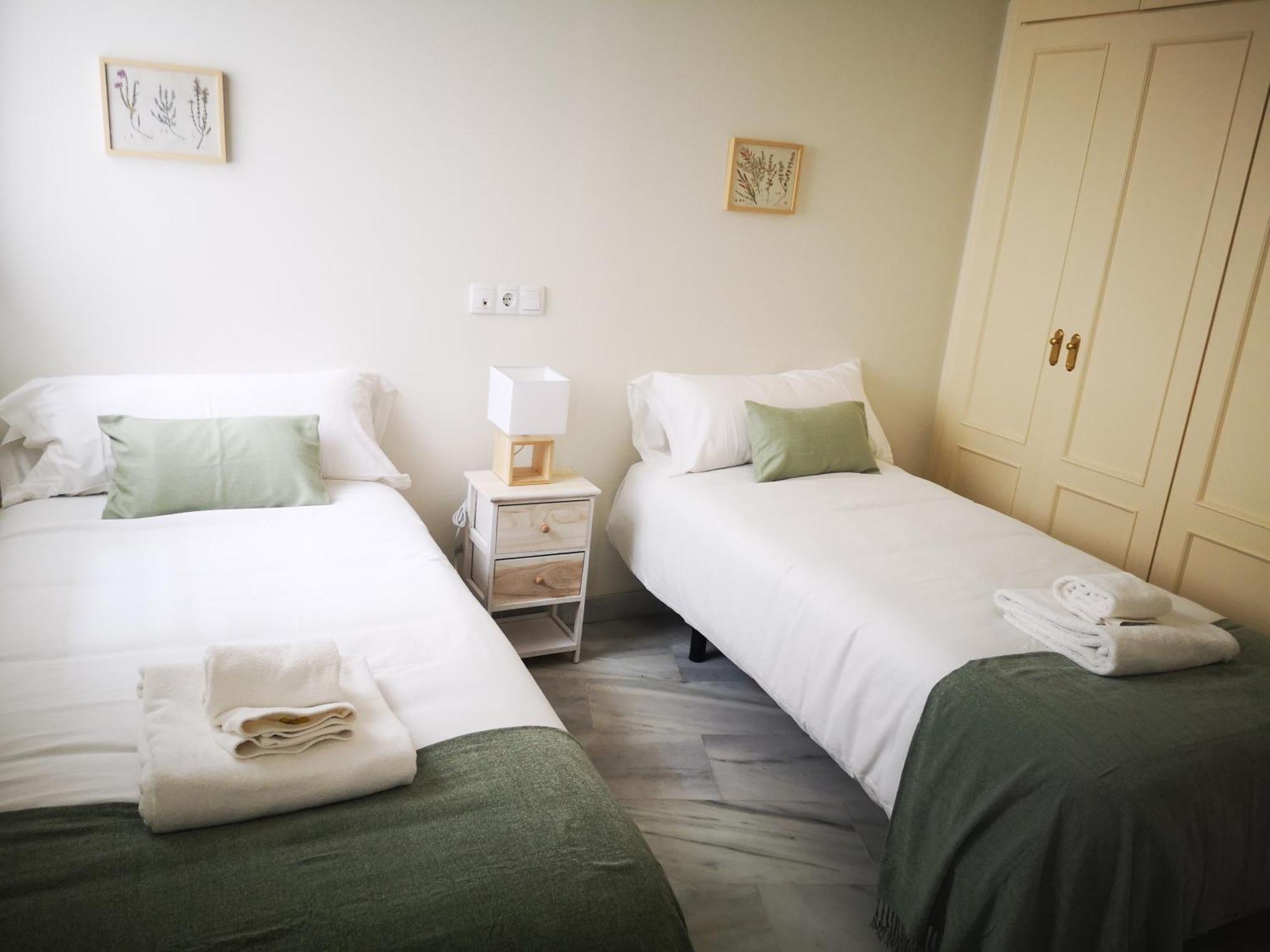Charming Bright Apartment With Balconies On Cuesta Del Rosario إشبيلية المظهر الخارجي الصورة